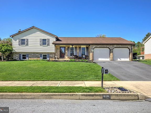 2nd image of 916 Dawn Ave