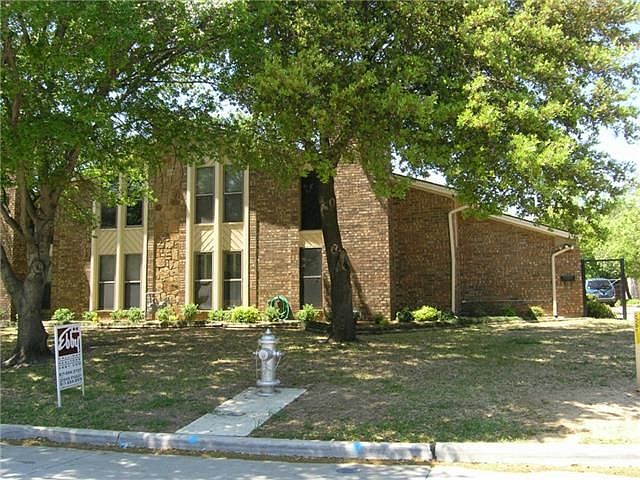 1st image of 300 Hollandale Cir