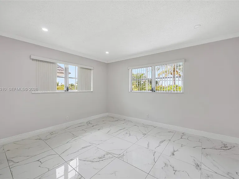 5450 Hollywood Blvd #203 — Photo 11