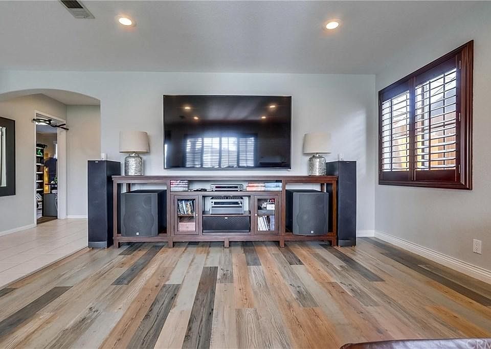 1st image of 1247 N Mariposa Ave