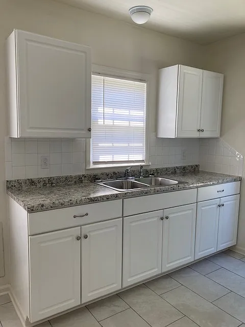 Kitchen with tile floor and laminate countertops - 1200 Thompson Pl