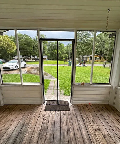 4415 Lynx Ave — Photo 2