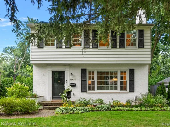 31617 Auburn Dr, Beverly Hills, MI 48025