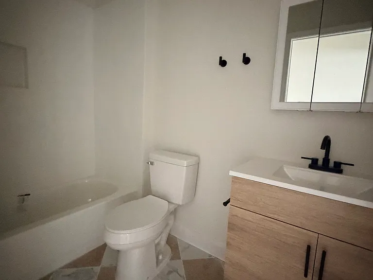 44 Warner St #B11 — Photo 16