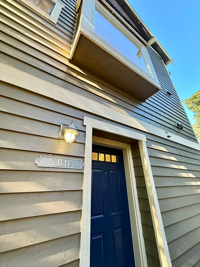 Modern 2-Bedroom, 2-Bathroom West Seattle Townhome — Photo 1
