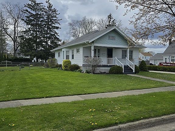 3rd image of 140 4th St