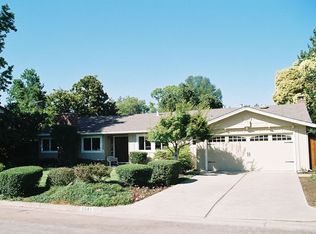 2081 Robin Hood Ln, Los Altos, CA 94024