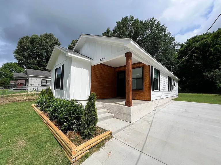 932 Eyers Rd — Photo 3