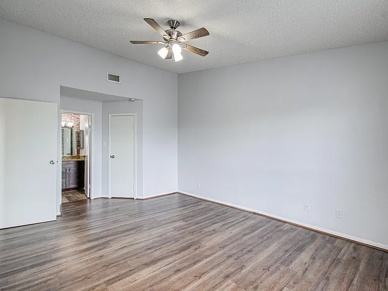 10101 S Gessner Rd #405 — Photo 19