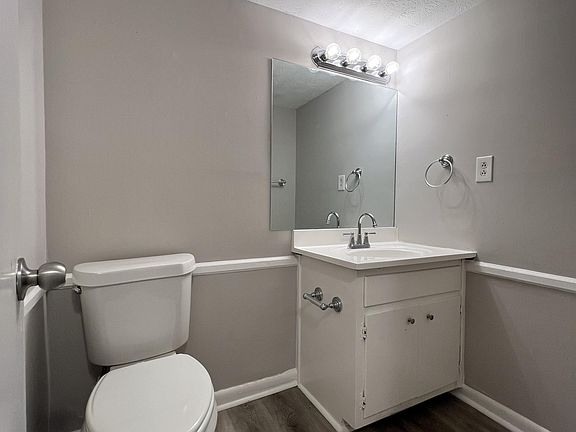 4th image of 1010 Sexton Dr APT 8