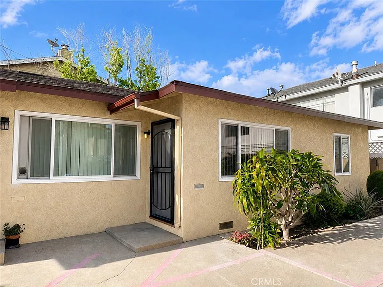 15228 S Normandie Ave #B — Photo 1