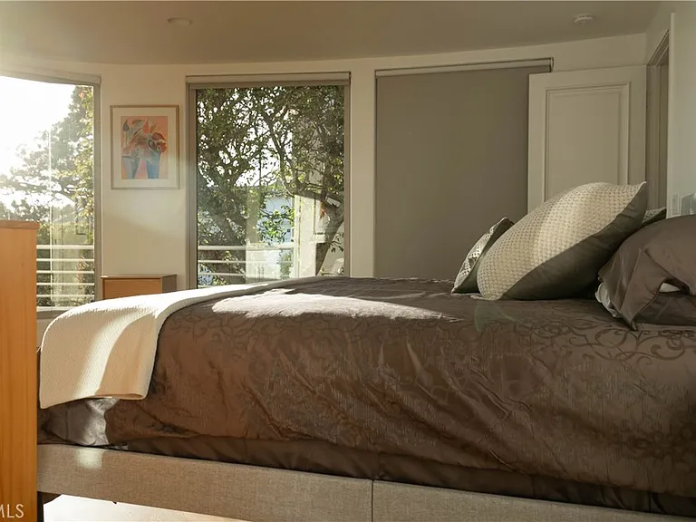 558 Cliff Dr — Photo 14