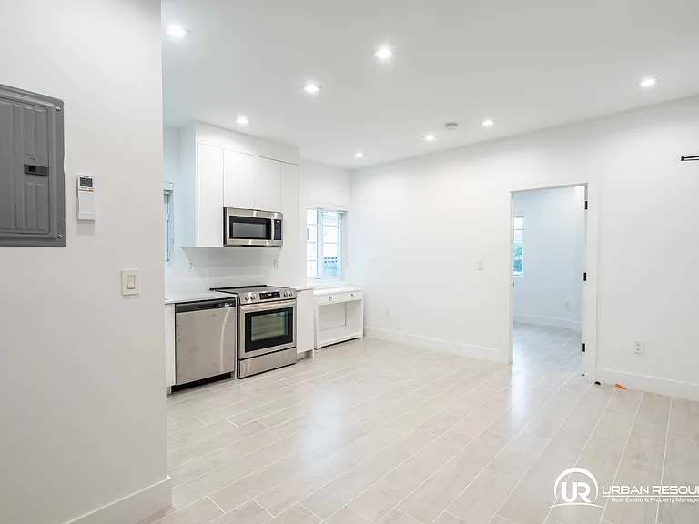 960 Jefferson Ave #105 — Photo 15