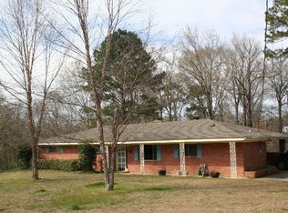111 Bellaire Dr, Vicksburg, MS 39180
