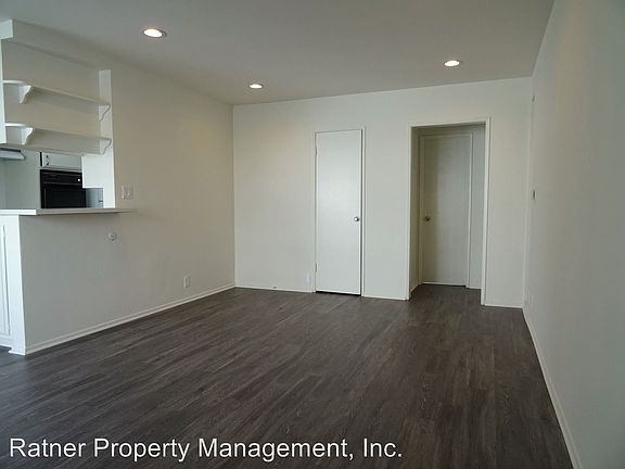 3rd image of 815 S Wooster St APT 204