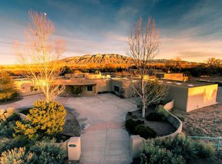 11 Koontz Rd, Corrales, NM 87048