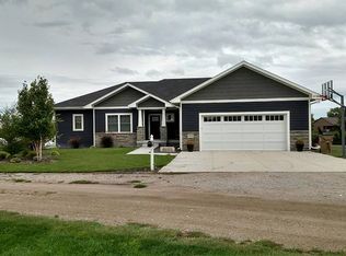81 Jansen Cir, Saint Paul, NE 68873