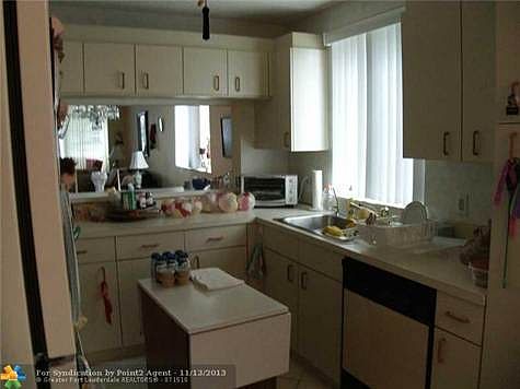 3rd image of 7414 N Devon Dr #112