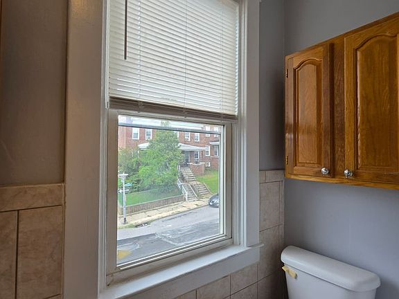 5th image of 3016 Pelham Ave