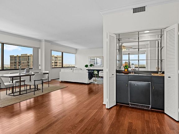 5th image of 5000 Montrose Blvd Unit 21E