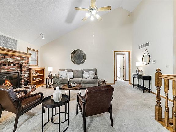 5th image of 1420 NE Bronze Dr