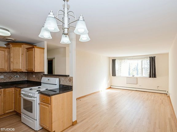 5th image of 4600 N Cumberland Ave Unit 311