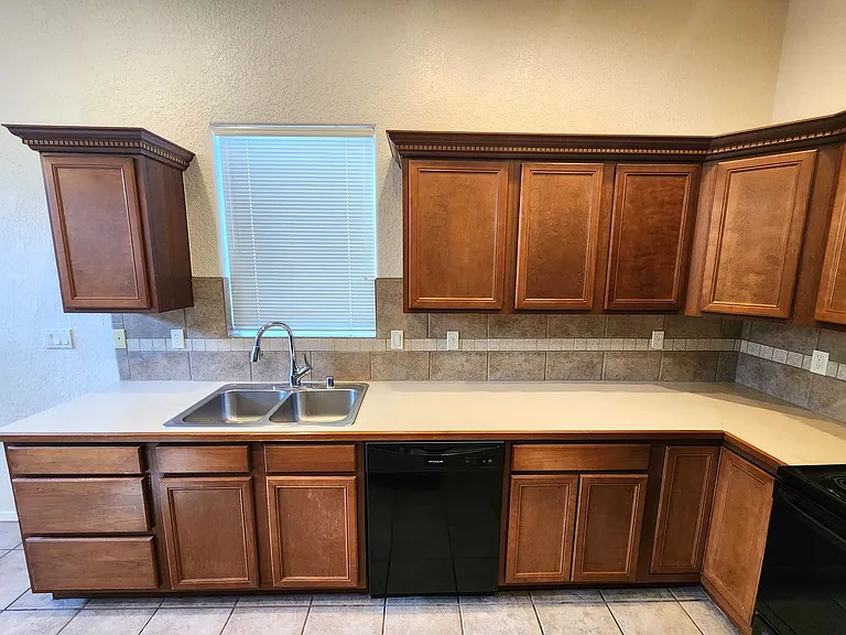 2409 Cortina Mnr — Photo 23
