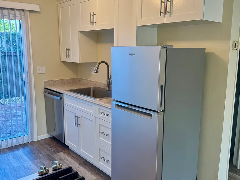 2346 Santa Ana Ave — Photo 11