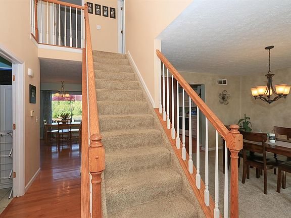 4th image of 6974 Oak Manor Dr