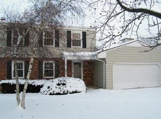5671 Park Ridge Dr, North Olmsted, OH