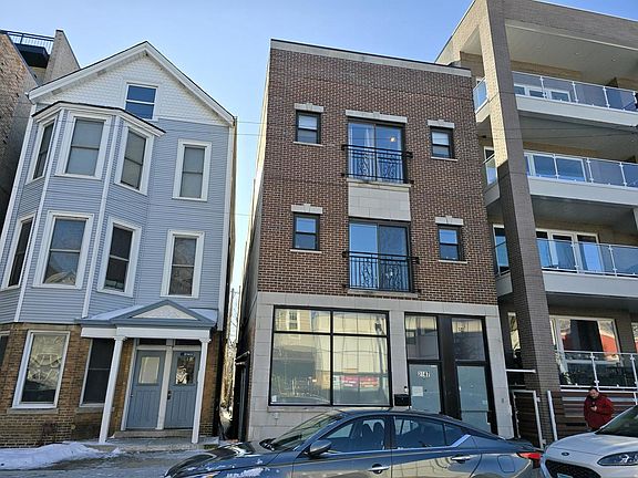2nd image of 2147 W Belmont Ave