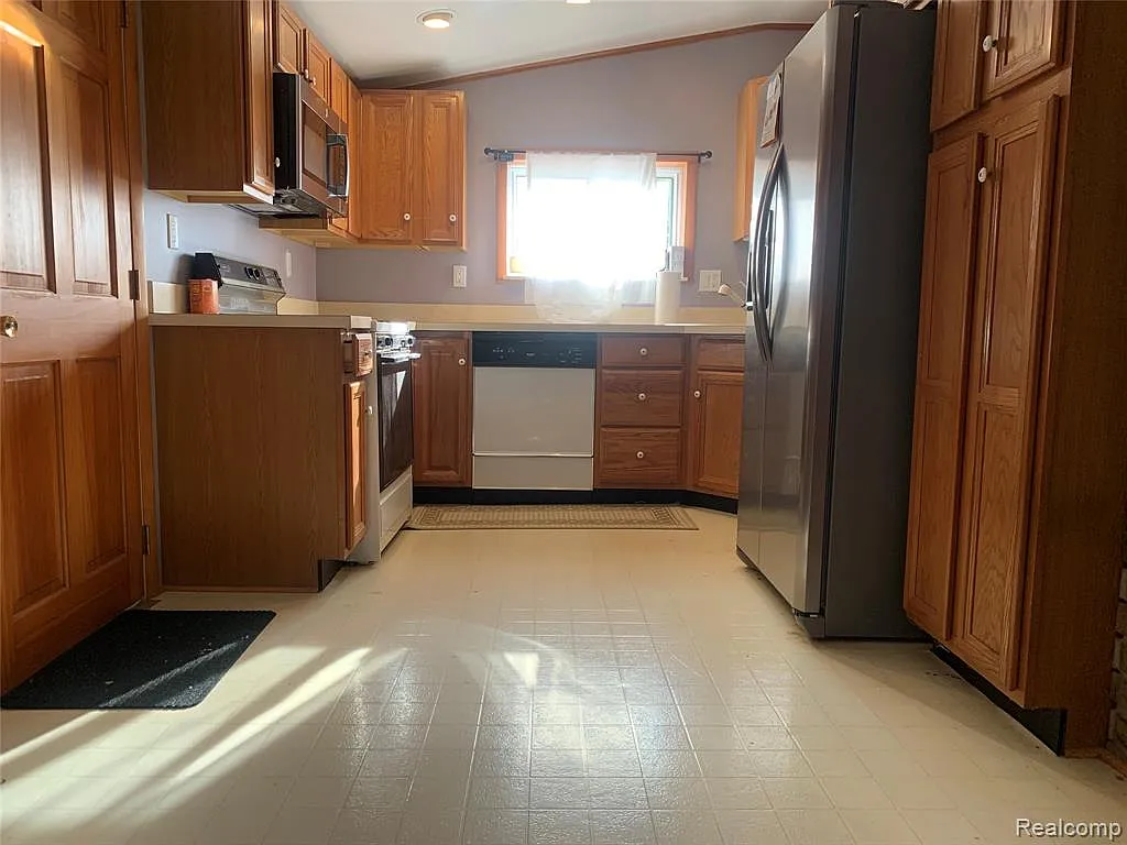 3 bed, 1.0 bath, 1150 sqft, $1,600 — Photo 4