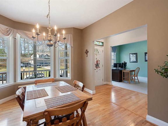 4th image of 104 Glades Ct