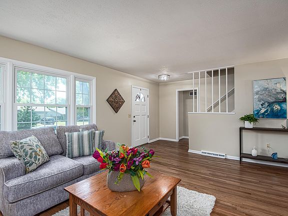 4th image of 2601 Belle Crest Dr