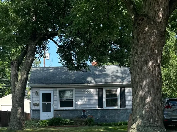 27328 Barrington St, Madison Heights, MI 48071