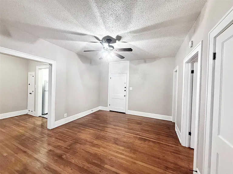 1126 Berthea St #7 — Photo 4