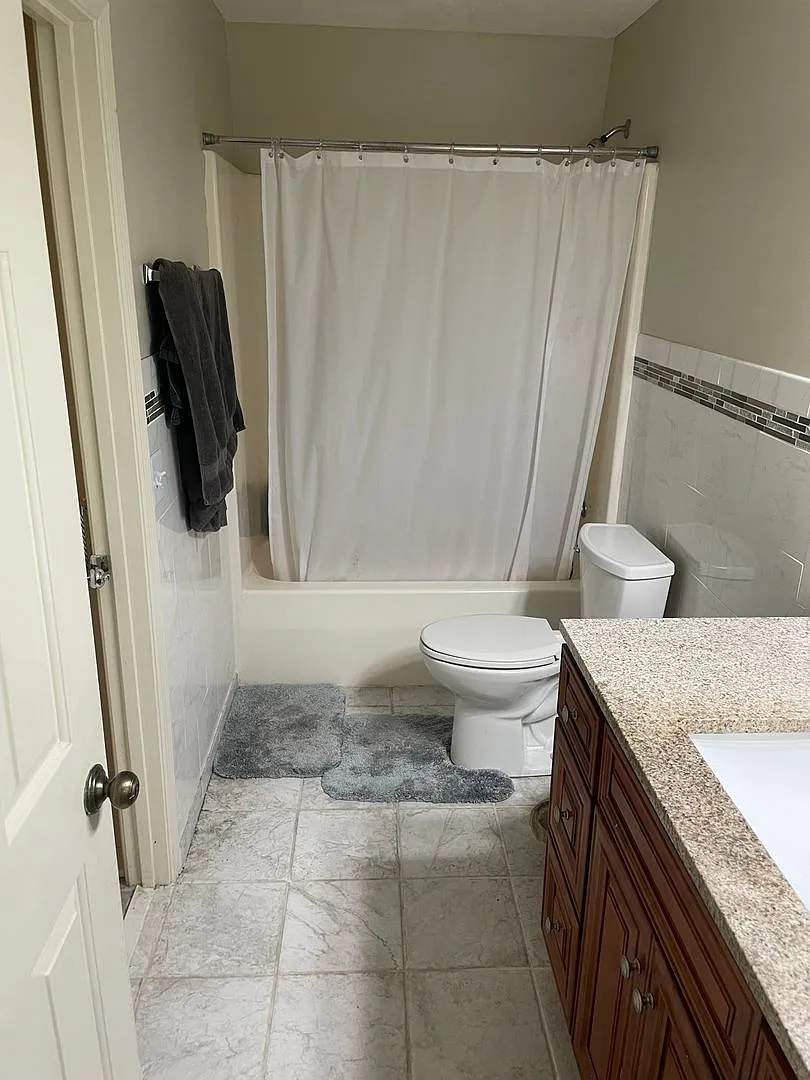 Shady Glenn Townhouse 253 A — Photo 2