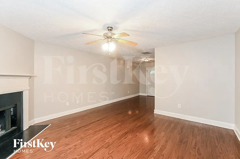 3 bed, 2.5 bath, 1878 sqft, $2,270 — Photo 4