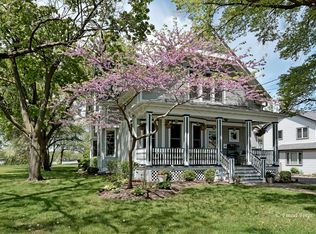 58 S Lake St, Grayslake, IL 60030