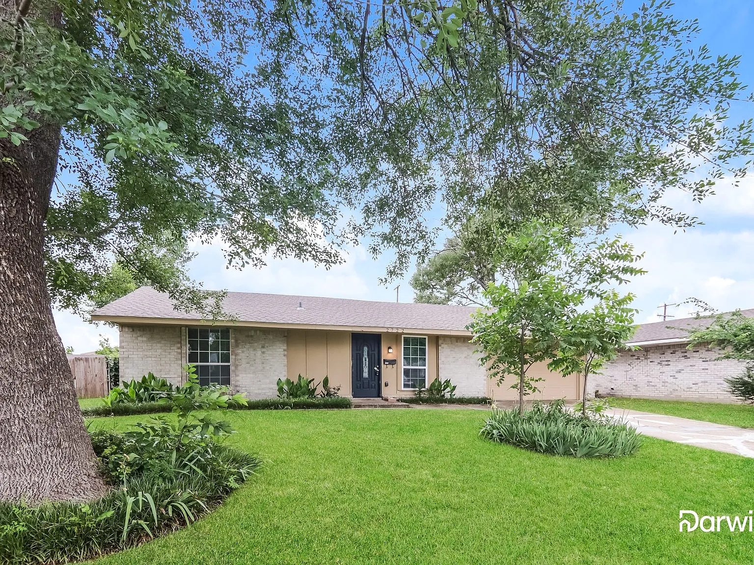 3 bed, 2.0 bath, 1270 sqft, $1,810 — Photo 2