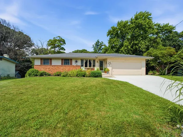 325 Indian Cir, East Peoria, IL 61611
