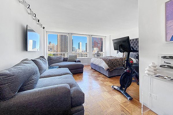 1st image of 330 E 33rd St APT 16G