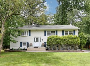 15 Cragmere Rd, Suffern, NY 10901