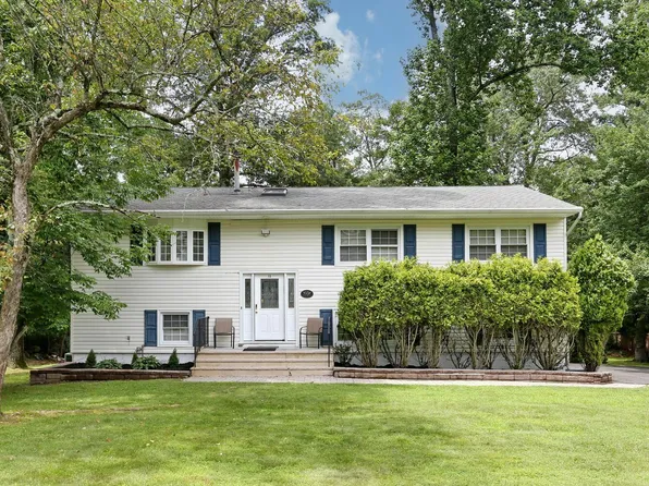 15 Cragmere Road, Suffern, NY 10901