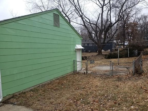 2nd image of 8511 Crystal Ave