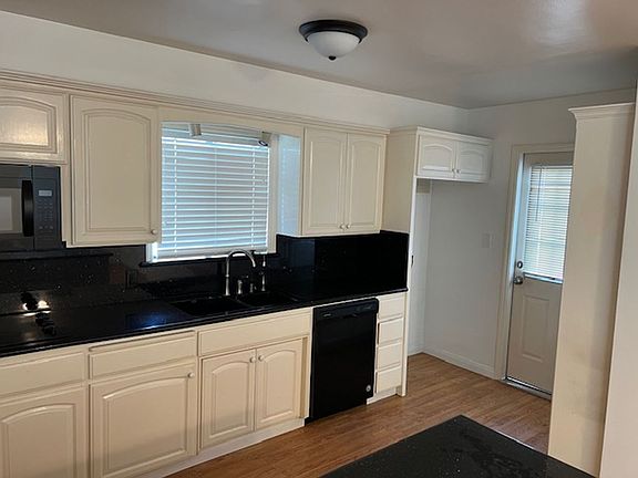 5th image of 3704 Laverne Ave