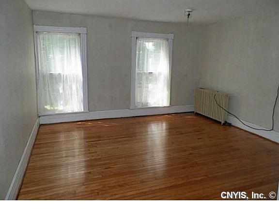 5th image of 106 Aubrey Ave