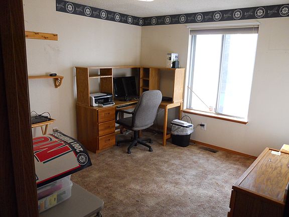 3rd image of 435 NE Conifer Dr