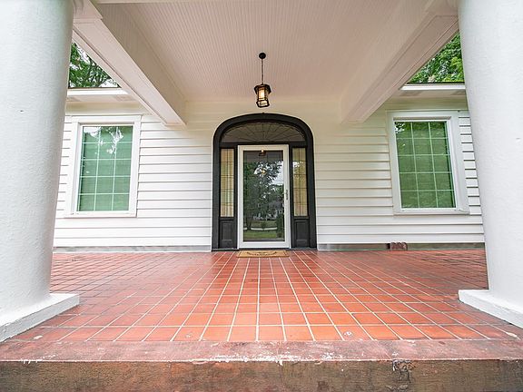 3rd image of 1136 Lockwood Ave