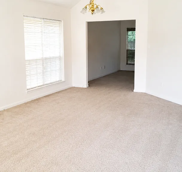 2605 Transit Dr — Photo 4